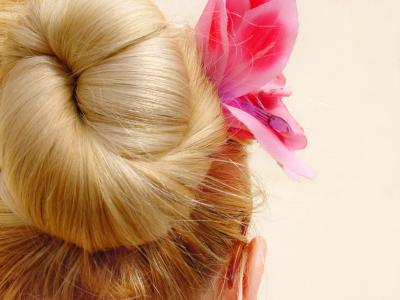 how to make a bun hairstyle. To create this un,