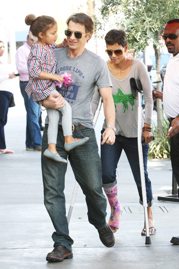 Halle Berry, her daughter, and Olivier Martinez head to lunch