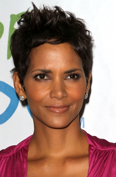 Halle Berry Short Haircut on Super Short Hairstyle For Oval Faces   Hairstyles That Flatter Your