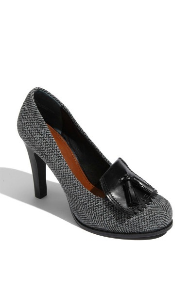 Round-Toe Tassled Pump