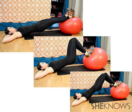 Hamstring curl with bridge on ball