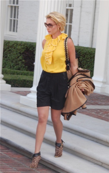 Katherine Heigl in yellow top