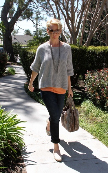 Katherine Heigl in boxy grey sweater