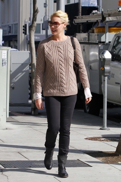 Katherine Heigl in cable knit sweater