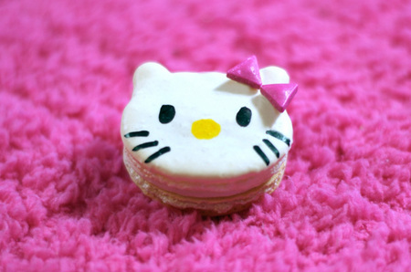 Hello Kitty macaron 