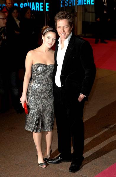 Hugh Grant and Drew barrymore pose the the world premiere of their movie 'Music and Lyrics.'