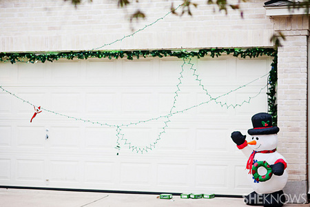 Elfie decorates the house with lights