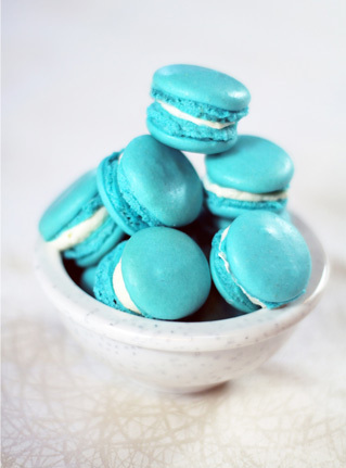 Itty bitty blue macarons 