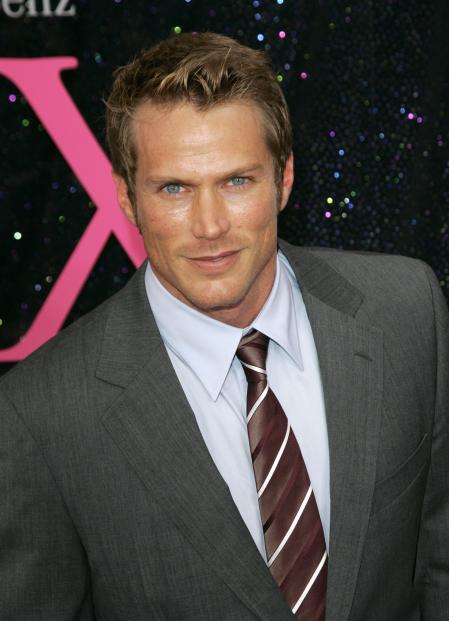 Jason Lewis red carpet