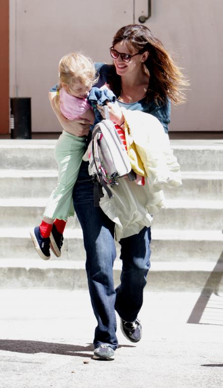 Jennifer Garner picks daughter Violet Affleck up from school