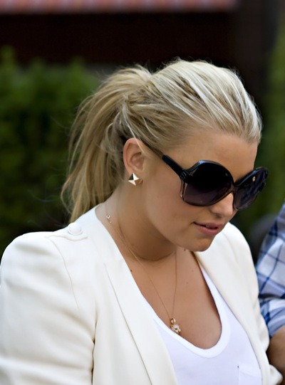 Jessica Simpson in oversized sunglasses