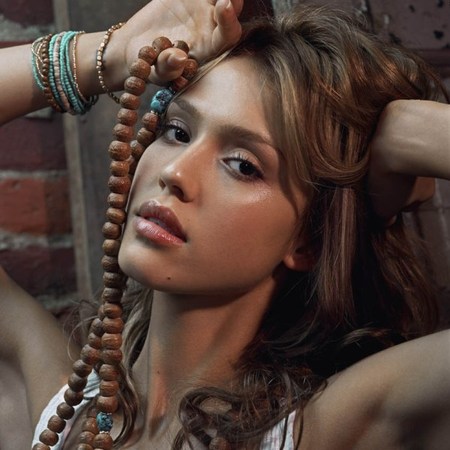 Jessica Alba beads