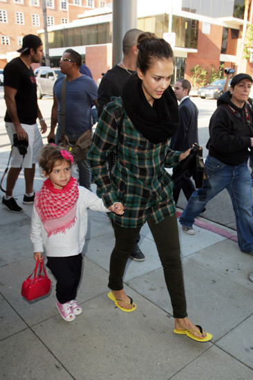 Jessica Alba and her daughter leave a nail salon