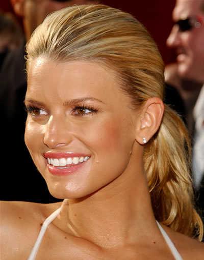 At the 2005 ESPY Awards, Jessica Simpson wore her golden blonde locks in a 