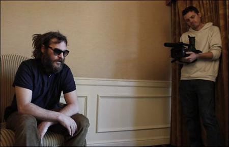 Casey Affleck films Joaquin Phoenix for documentary
