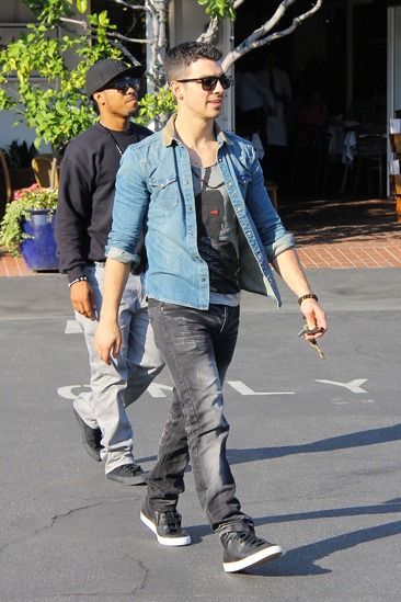 Joe Jonas leaves Fred Segal