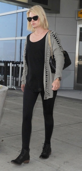 January Jones's traveling style
