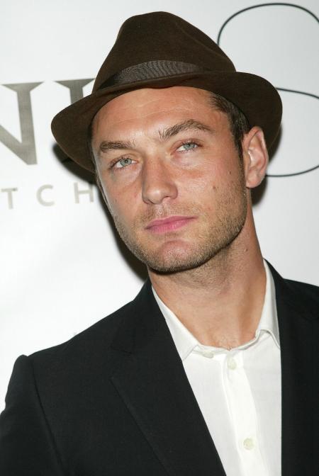 Jude Law with a black hat