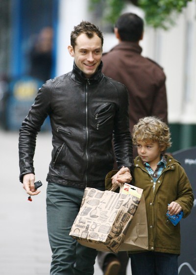 Jude Law and Son Rudy Walking through Primrose Hill Jude Law and Son Rudy Walking through Primrose Hill