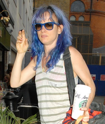 Juliette Lewis's wavy blue 