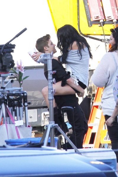 Justin &amp; Selena on set