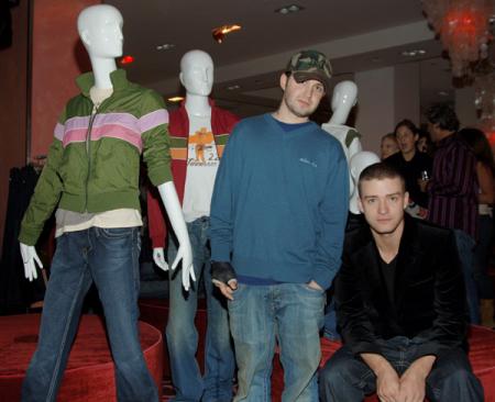 Justin Timberlake and Trace Ayala take a picture with mannequins at a mall