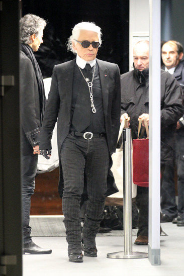 Karl Lagerfeld wears Tom Ford going through airport security