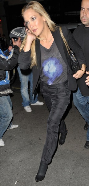 Kate Hudson in a tshirt