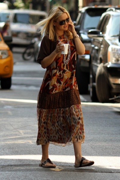 Kate Hudson channels her hippie style in this boho dress