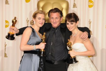 Kate Winslet, Sean Penn and Penelope Cruz at the 2009 Oscars