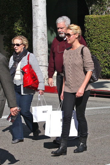 Katherine Heigl shops with her parents