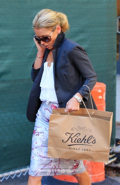 Kelly Ripa in blazer