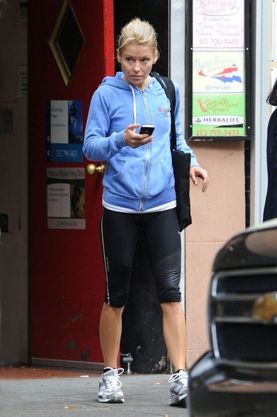 Kelly Ripa working out