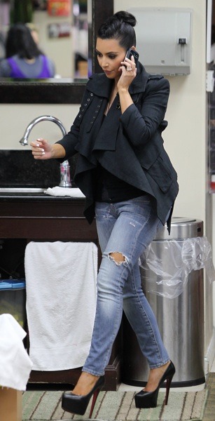 Kim Kardashian in platform pumps