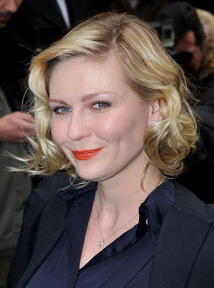 Kirsten Dunst's blonde curly hairstyle