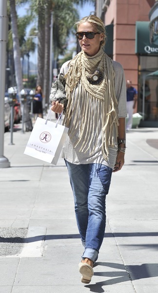 Heidi Klum in a fringe scarf