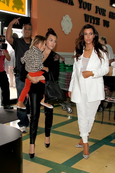 Kourtney, Mason, and Kim take a trip to the grocery store