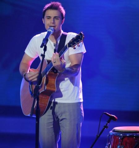 American Idol contestant Kris Allen in top seven