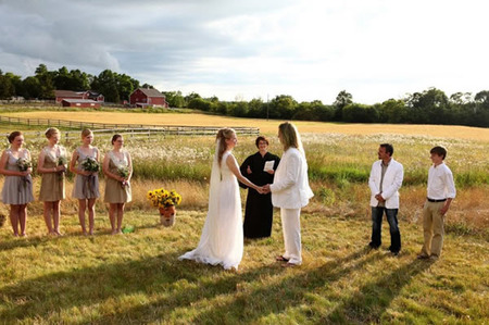 Kristin Bauer's wedding photos And the ceremony begins Prev Next