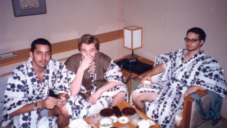 Leonardo DiCaprio and Tobey Maguire in a hotel room