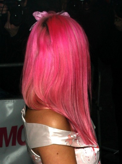 Lily Allen's super pink coif 