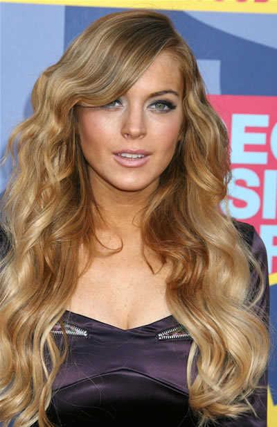 Lindsay Lohan long and wavy hair