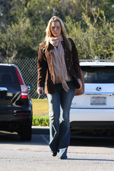 Lisa Kudrow arrives at a hair salon in LA