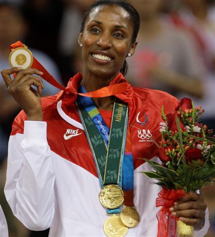 Lisa Leslie Holding a Gold Medal