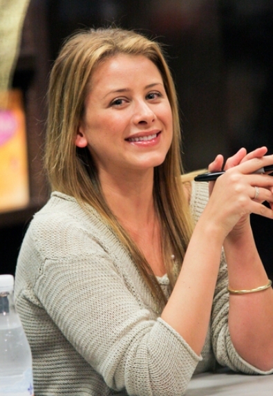 Lo Bosworth's long, blonde hairstyle