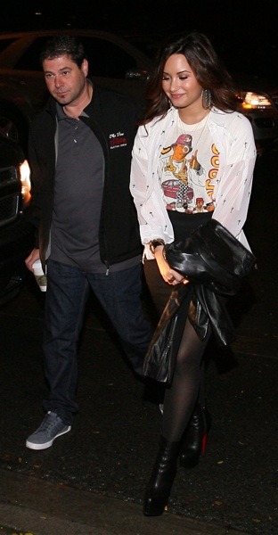 Demi Lovato in vintages t-shirt