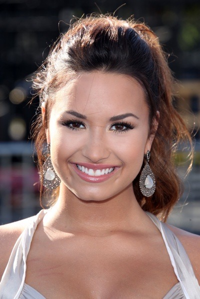 demi lovato celebrity style Demi Lovato with tear drop earrings