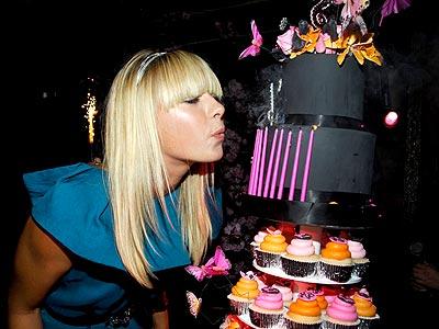 birthday cake 16 candles. Happy Birthday Maria Sharapova