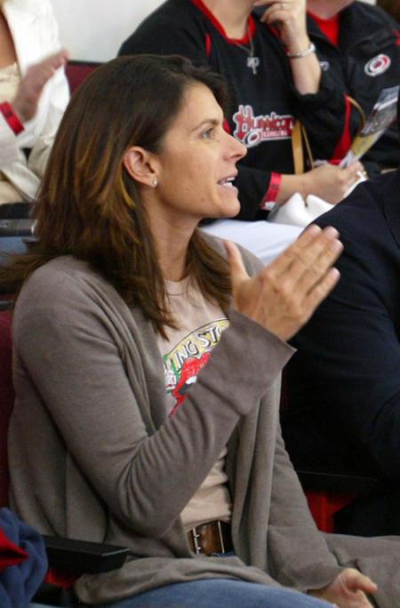 Mia Hamm Watches Hockey