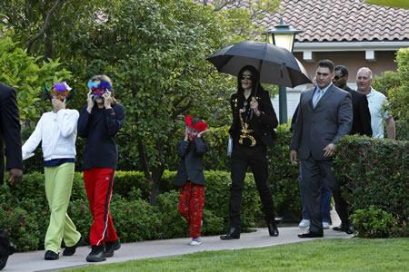 Michael Jackson with his kids